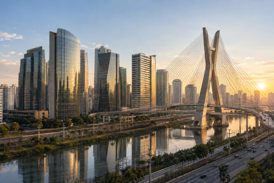 Arquitetura do distrito financeiro de São Paulo ao amanhecer